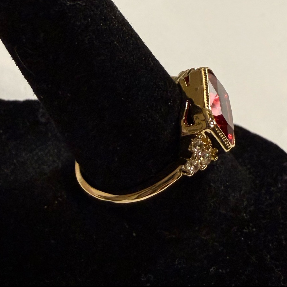 Ring - sz 8 gold tone w/large red rhinestone & tiny clear rhinestones. New! BOGO - Picture 9 of 12